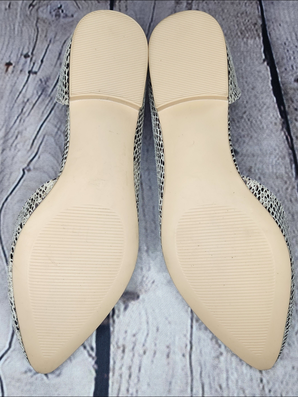 Isaac Mizrahi Snake-Print Pointed Toe Flats in Beige and Black - Picture 7 of 7